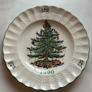 Spode Christmas Tree 1990 Year Collector Plate with Fluting